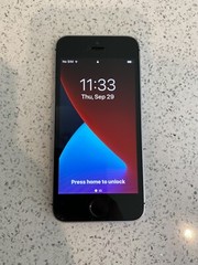 Apple iPhone SE – 16GB – Silver (T-Mobile) A1662 (CDMA + GSM)