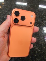 NICE, BUT AS IS!! Apple iPhone 17 Pro – 256 GB/Cosmic Orange (Verizon) FOR PARTS