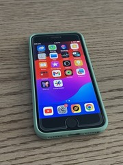Unlocked 2020 iPhone SE Model MHGF3LL/A White Excellent 78%