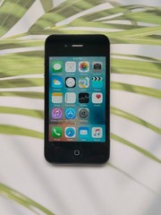 Original Apple iPhone 4/4s 8/16/32/64GB Fully UNLOCKED Black/White – 90%