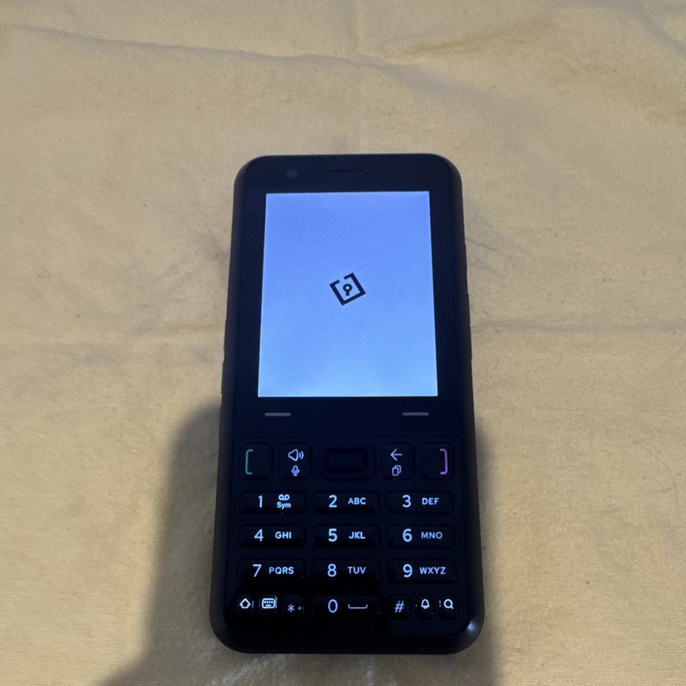 Keyphone KP-1 The Hybrid Android 48GB 3.7GB 4.8in 4G LTE Keypad Black