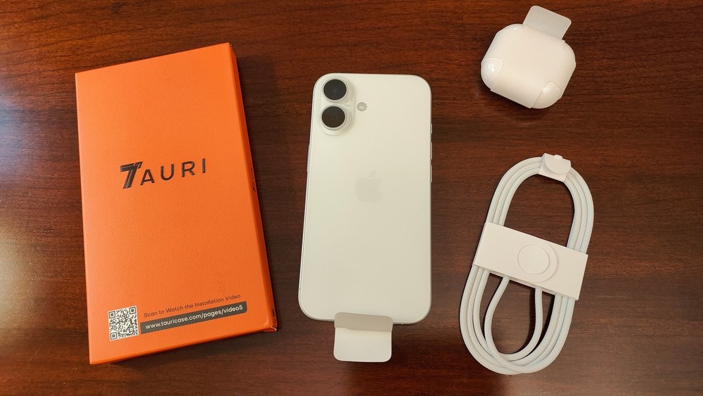 Apple iPhone 16 – 128GB – White (Unlocked) – NEW with HEADPHONES