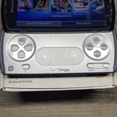 Sony Ericsson Xperia Play R800x RARE Smartphone w/Battery for Emulation **READ**