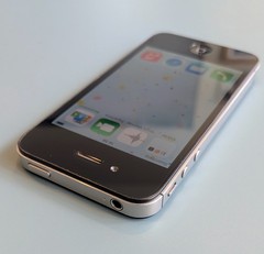 iPhone 4 – 8 GB – Black (Sprint) – slightly cracked rear glass