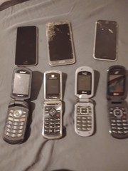 LOT OF 8 Mixed SmartPhones Flip Phones iPhones FOR PARTS. Untested.
