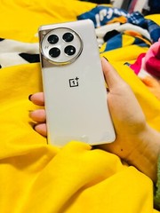 One plus 12 5G Unlocked 256GB ROM 12GB/16GB RAM 64MP Camera Excellent status