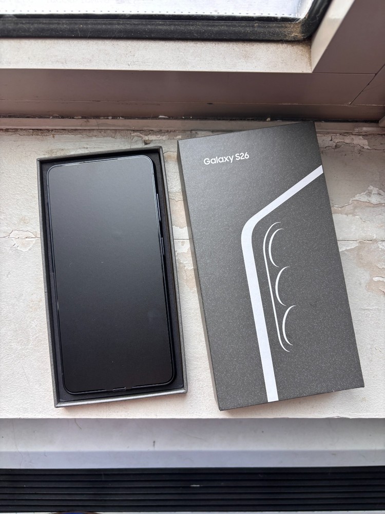 NEW Samsung Galaxy S26 Black 512GB smartphone, unlocked, open box