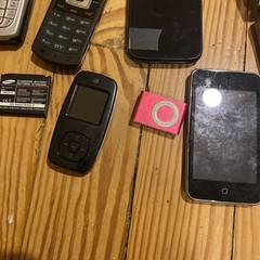7 Flip Phones lot, iPod Shuffle, iPod Touch, Battery, Untested Read Description