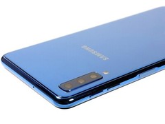 Samsung Galaxy A7 (2018) A750F Unlocked 24MP 6.0” 64GB Dual SIM 4G Smartphone