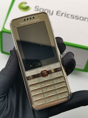 Sony Ericsson G502 (Unlocked) – 32 MB – Bluetooth Cellphone