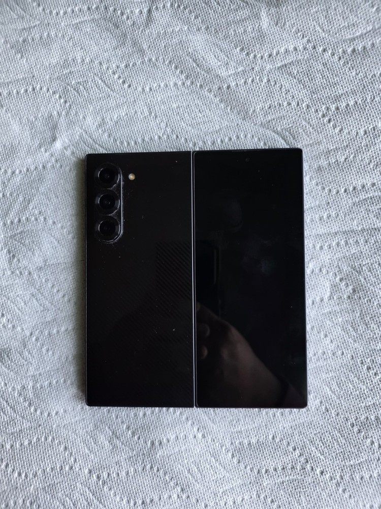 Samsung Galaxy Z Fold 6 512GB Factory Unlocked Crafted Black SM-F956U1 – Mint