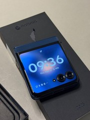 Motorola razr 2025 XT2553V Verizon Only 256GB PANTONE Gibraltar Sea *LCD Damage*
