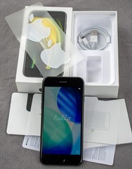 USED Apple iPhone SE 2020 64GB Unlocked – Black – 75% Battery MHF83LL/A