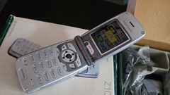 Sony Ericsson Z1010 – 32 MB – Silver (Unlocked opened box full set very rare !