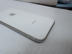 Apple iPhone XR – 64 GB – White (Unlocked) Good Condition with Box And PowerCord