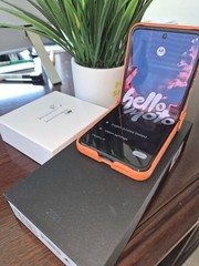 Motorola Razr Foldable Smartphone Android OS Blue Touchscreen Dual Rear Camera
