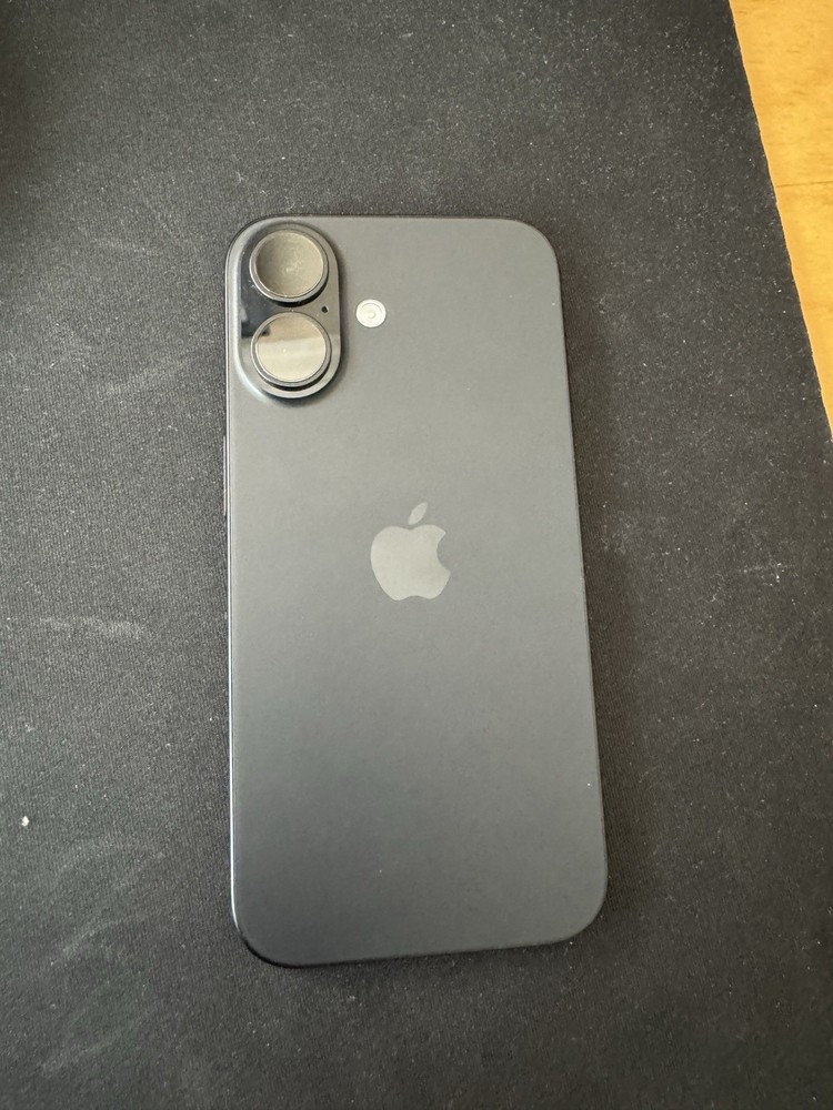 iPhone 16 128GB Excellent Condition 9 Cycles Verizon Locked