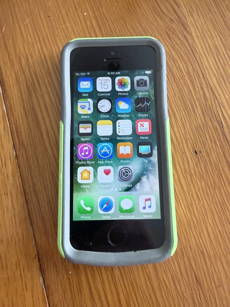 Apple iPhone 5 – Smartphone – Model A1533 – Powers Up Holds Good Charge