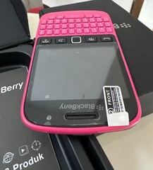 BlackBerry 9720 3G WIFI 5MP Camera FM Radio GPS Black/Pink Unlocked Cellphone