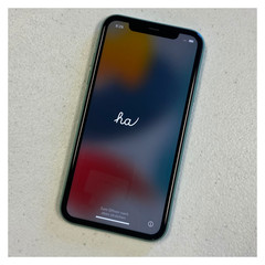 Apple iPhone 11 – 64GB/128GB – Mint Condition – Multiple Colors – Free Shipping