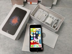 Very New Apple iPhone SE 1st Gen 128GB – Space Gray (Unlocked) With Box