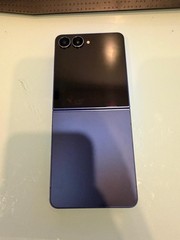 Samsung Galaxy Z Flip7 256GB SM-F766U1 BlUE (Unlocked)-SCREEN HAS LINES