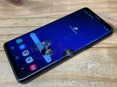 Samsung Galaxy S9 – SM-G960U – 64 GB – Black (Unlocked) Cracked Glass & Display
