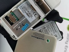 Sony Ericsson G502 (Unlocked) – 32 MB – Bluetooth Cellphone