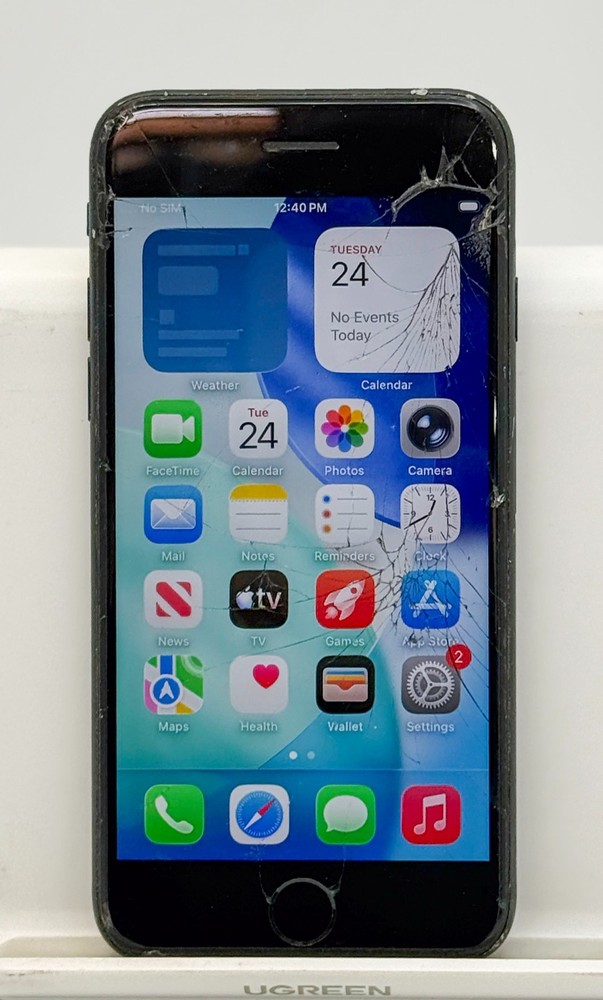 Apple iphone SE A2275 (MHF83LL/A) 64GB – CRACKED SCREEN – Unlocked