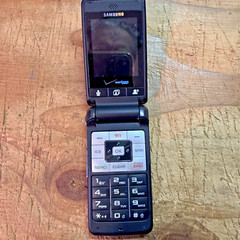 Samsung SCH-U320 Flip Phone (Verizon) – Works Well Holds Charge