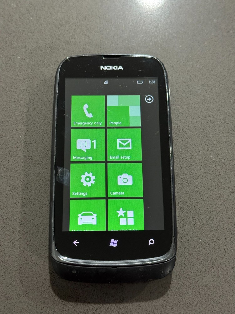 NOKIA Lumia 610 Windows Cell Phone (Network Locked – Telus)