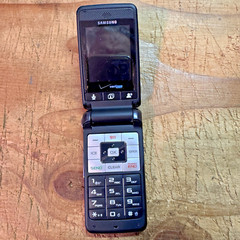 Samsung SCH-U320 Flip Phone (Verizon) – Works Well Holds Charge