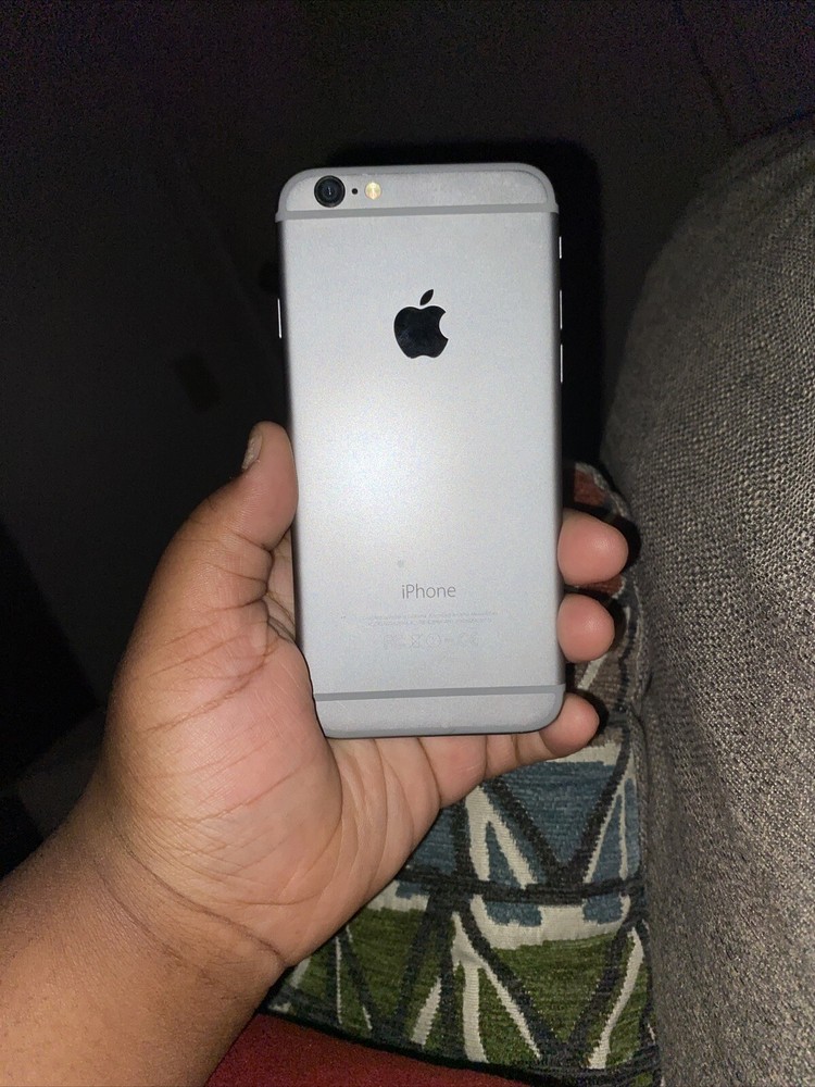 Apple iPhone 6s Plus – 64GB – Silver (Unlocked) A1687 (CDMA + GSM)