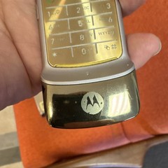 Motorola MOTOKRZR K1 GOLD!!!! Flip Phone 2MP Camera Music Player with Box