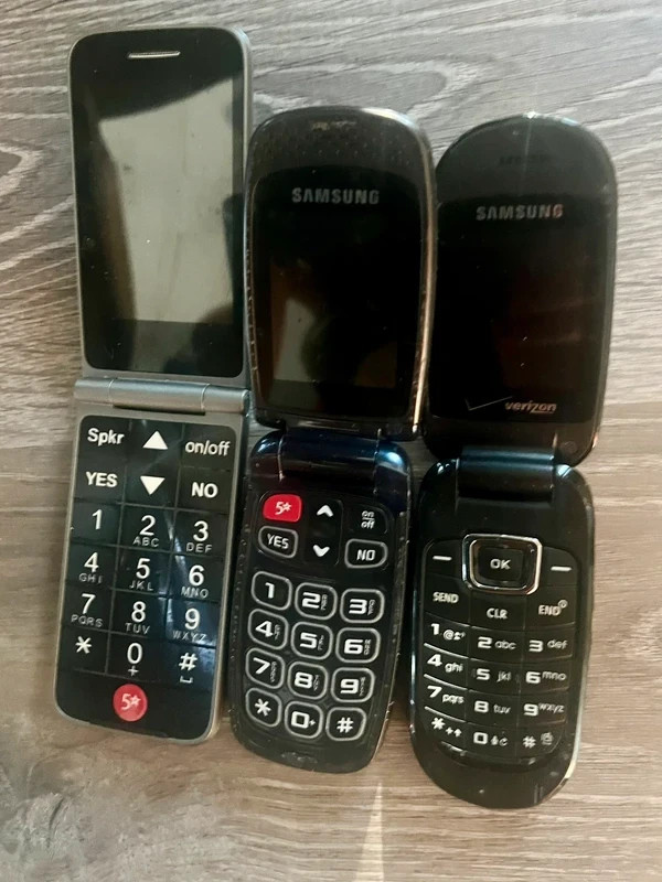 Lot of 3 Cell flip phones Samsung, Jitterbug, Verizon