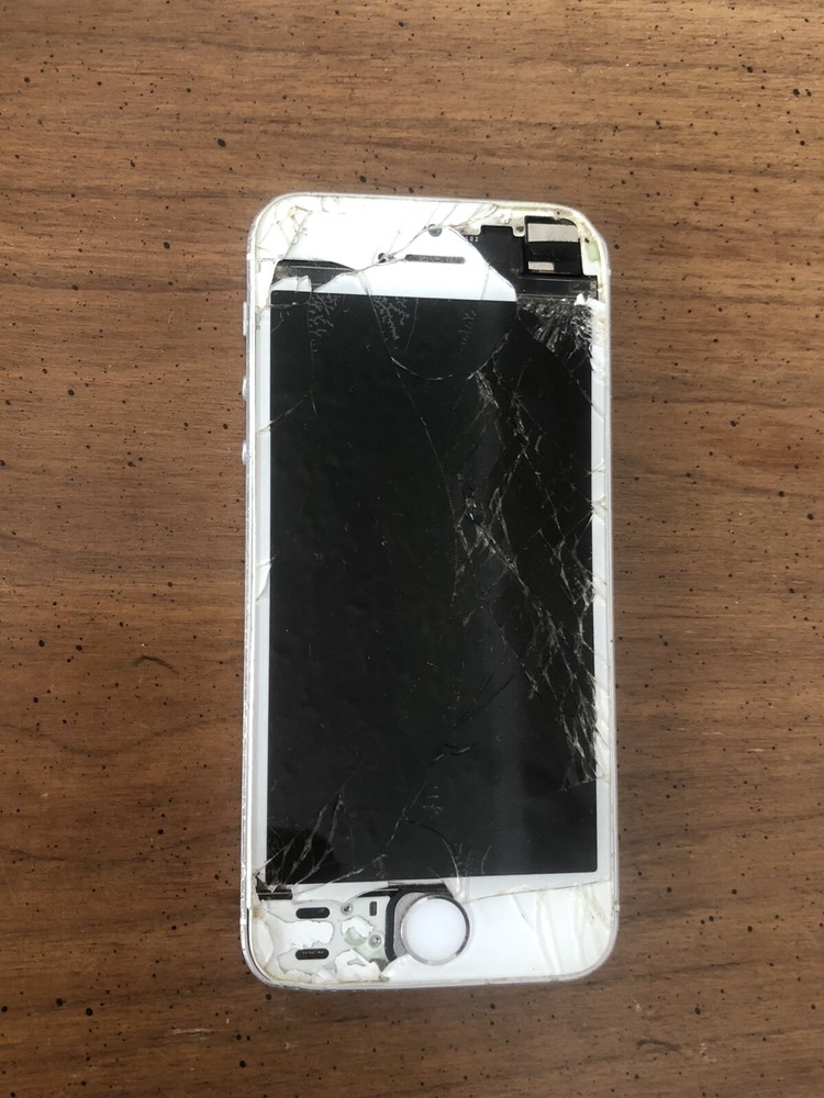 Apple iPhone 5s – 16GB – Silver (AT&T) A1533 (GSM) – For Parts Only