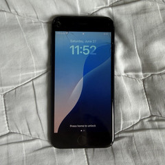 Apple iPhone SE (2nd Gen) 128GB Black iOS 4.7in 6.7MP Camera