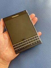 BlackBerry Passport Q30 SQW100-1 32GB Unlocked 4G LTE QWERTY Keyboard Phone