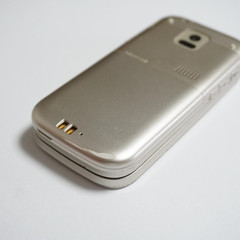 Fujitsu F-01G Gold Raku-Raku Basic 4 Flip Phone Japanese Docomo Cell Phone Used