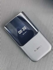 Nokia 2720 Flip 4G Unlocked 4GB 512MB Bluetooth Cellphone Big Buttons Backlight