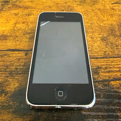 VTG Apple iPhone 3GS 16GB Black iOS 3.5in 2MP GSM A1241 Cracked Screen