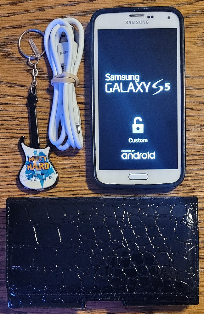 Samsung Galaxy S5 SM-G900V – White and Silver ( Verizon ) Smartphone-Great Shape