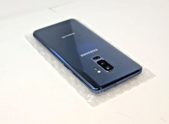 Excellent Samsung Galaxy S9+ SM-G965U (Unlocked) Coral Blue Smartphone + Extras
