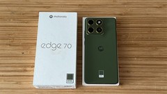 Motorola edge 70 5G (XT2601-2) 512GB 6.67″ Android GSM Unlocked – Bronze Green