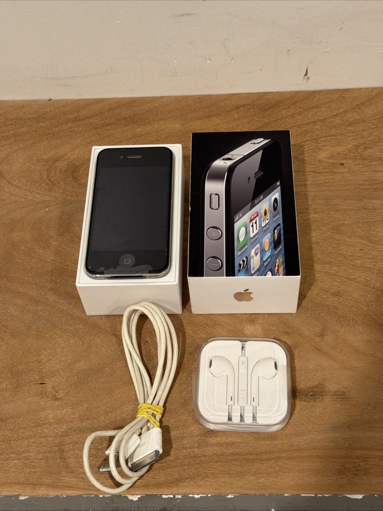 Apple iPhone 4 Black Smartphone Wi-Fi Bluetooth iOS A1332 3.5in PHONE NEVER USED