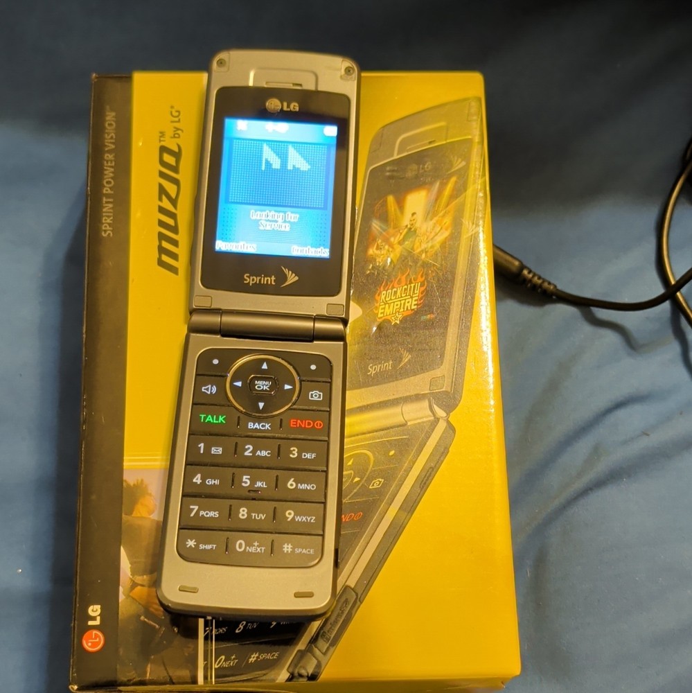 LG MUZIQ LX570 Sprint Flip Phone Bluetooth 1.3MP Camera microSD Black