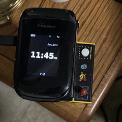 BlackBerry 9670 Flip Phone QWERTY Sprint Black 512MB 2.4in 3.2MP