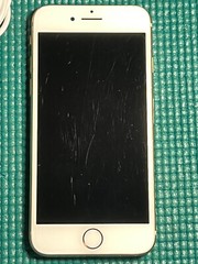 Apple iPhone 8 – 64GB – Gold (Unlocked) A1863 (CDMA + GSM)