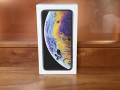 Apple iPhone XS – 64GB – Silver (Unlocked)