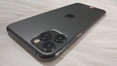 Apple iPhone 11 Pro Max Unlocked 64/256/512GB Random Color With Accessories Good